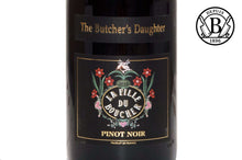 Charger l&#39;image dans la galerie, Etiquette Vin Rouge Cacher Pinot Noir La Fille du Boucher - Chez Victor- Berbèche
